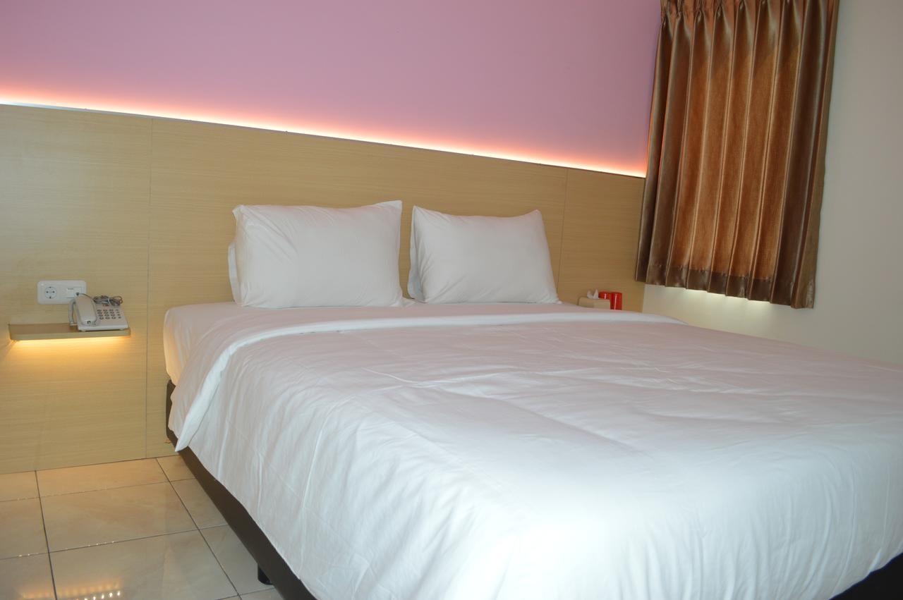I&M Hotel Surabaya Exterior foto
