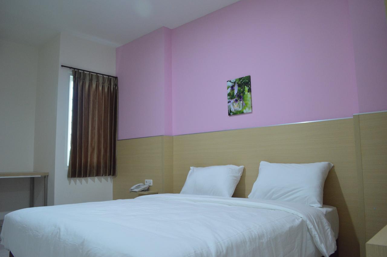 I&M Hotel Surabaya Exterior foto