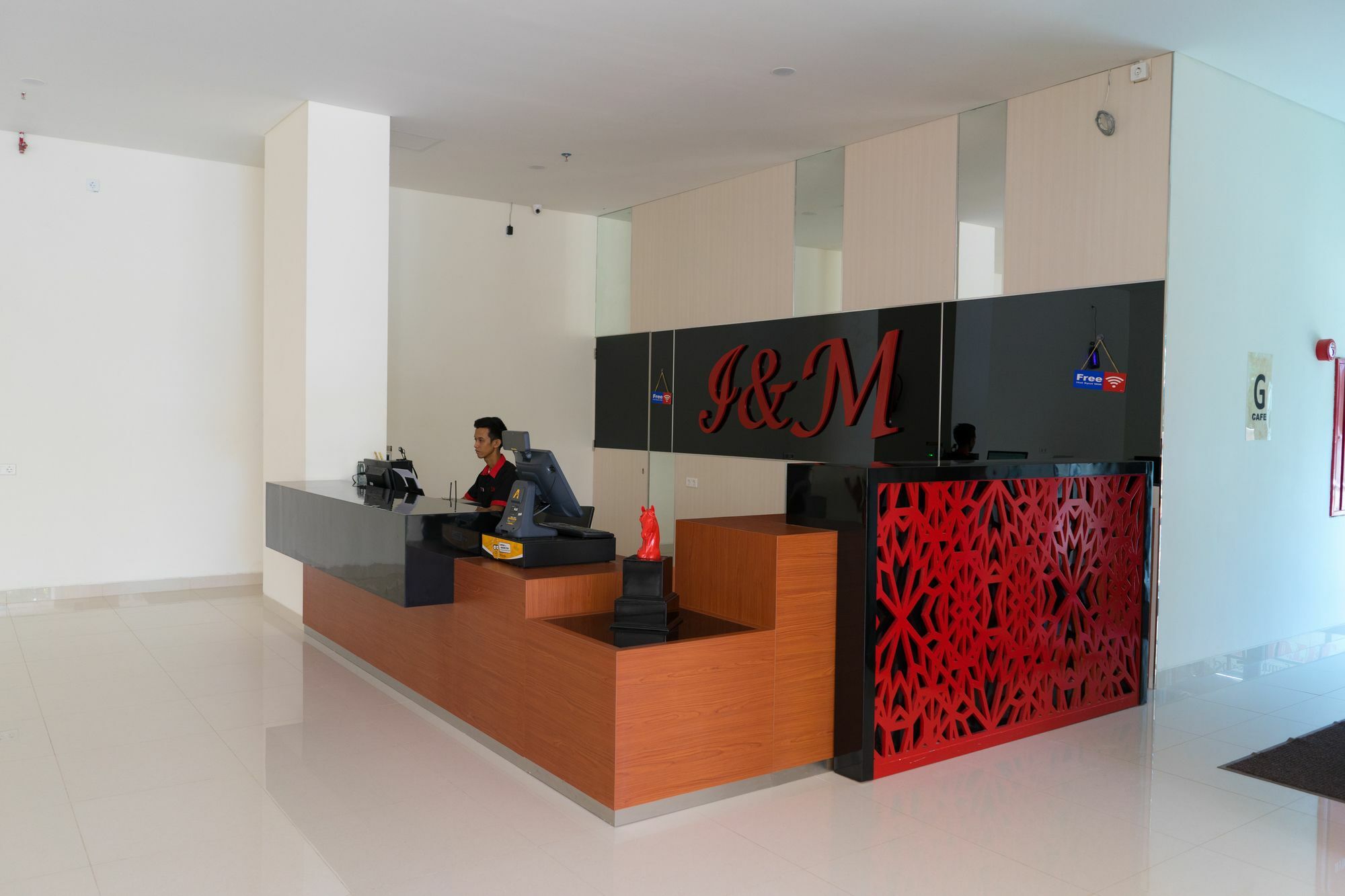 I&M Hotel Surabaya Exterior foto