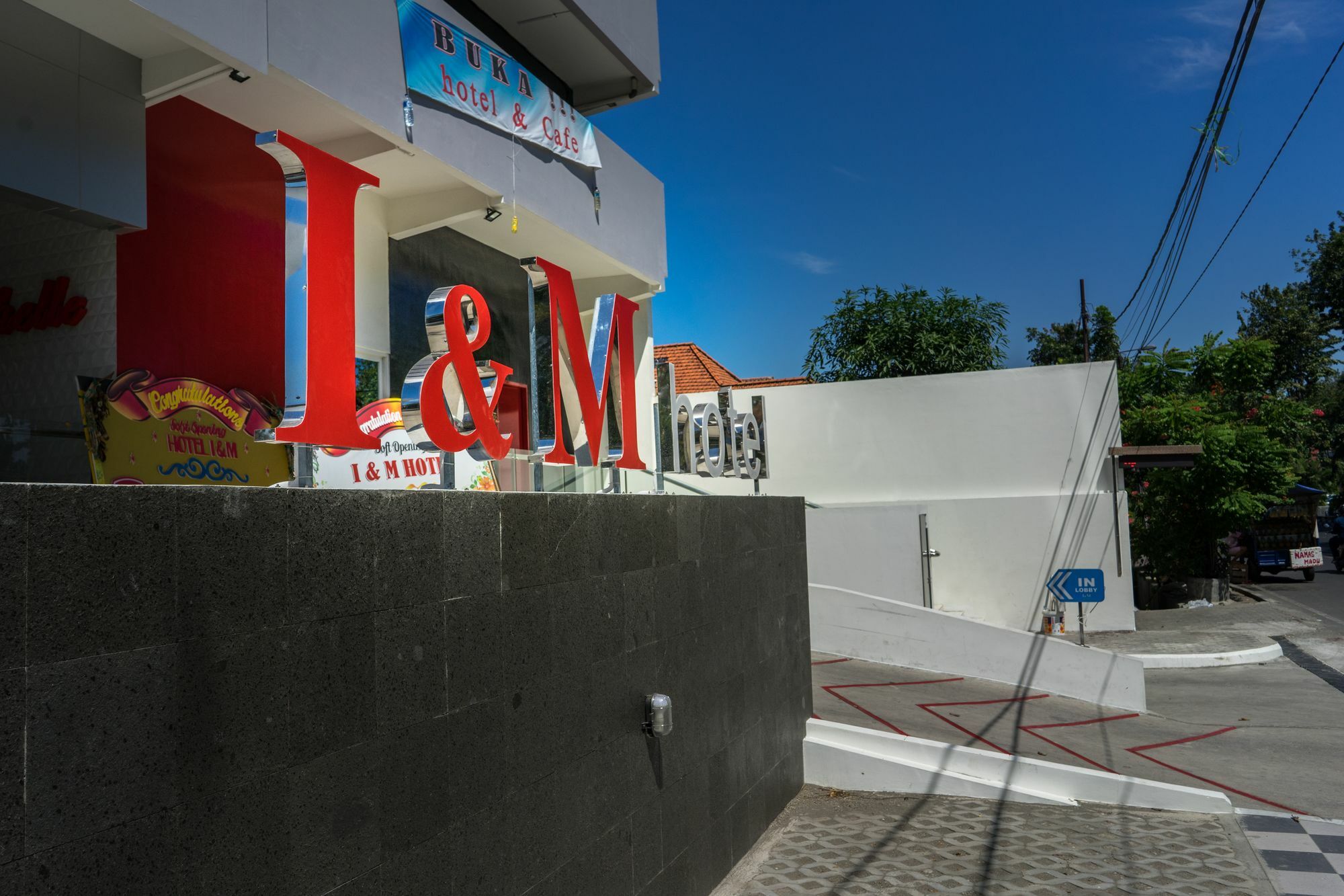 I&M Hotel Surabaya Exterior foto